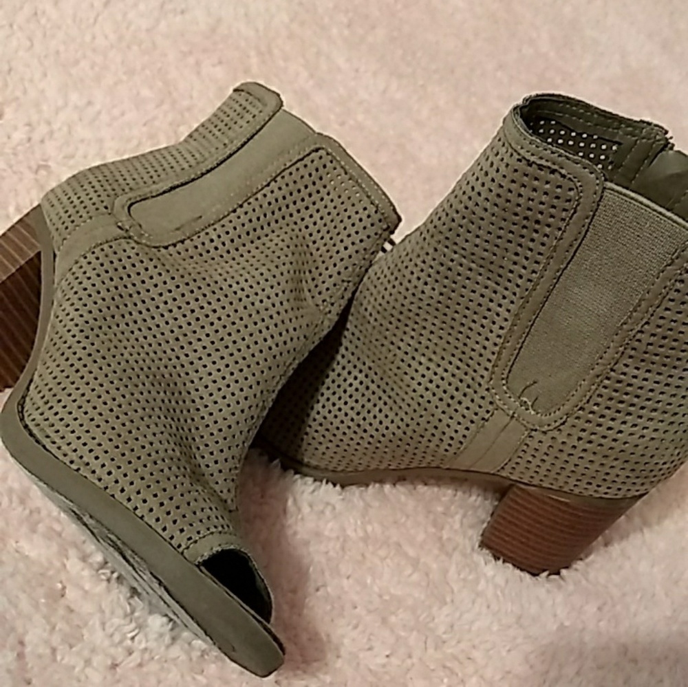 cute short healed open toes